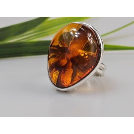 Gintarinis pakabus ir žiedas. Rinkinys dovanų 