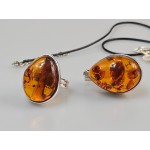 Gintarinis pakabus ir žiedas. Rinkinys dovanų 