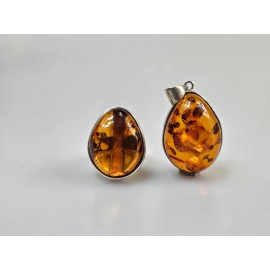 Gintarinis pakabus ir žiedas. Rinkinys dovanų 