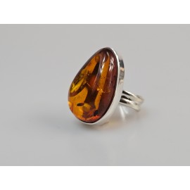 Gintarinis pakabus ir žiedas. Rinkinys dovanų 