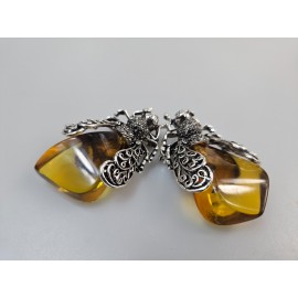 Sagė su gintaru, gintarinis pakabukas