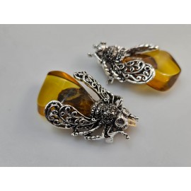 Sagė su gintaru, gintarinis pakabukas