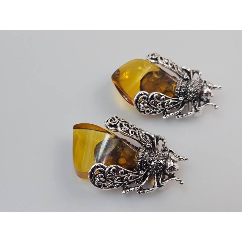 Sagė su gintaru, gintarinis pakabukas