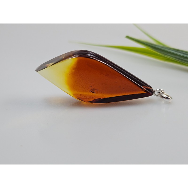 Baltijos gintaras. Vienetinis kaklo papuošalas iš gintaro. Kaklo papuošalas
