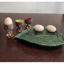 Rankų darbo 3 vienetai indeliai kiaušiniams,  komplekte  su serviravimo lėkšte.