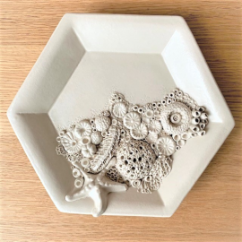 Dekoratyvi keramikinė lėkštė