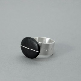 Žiedas_55°22’0.01″ N 21°04’0.01 E_Sidabras_Baltijos jūros akmuo