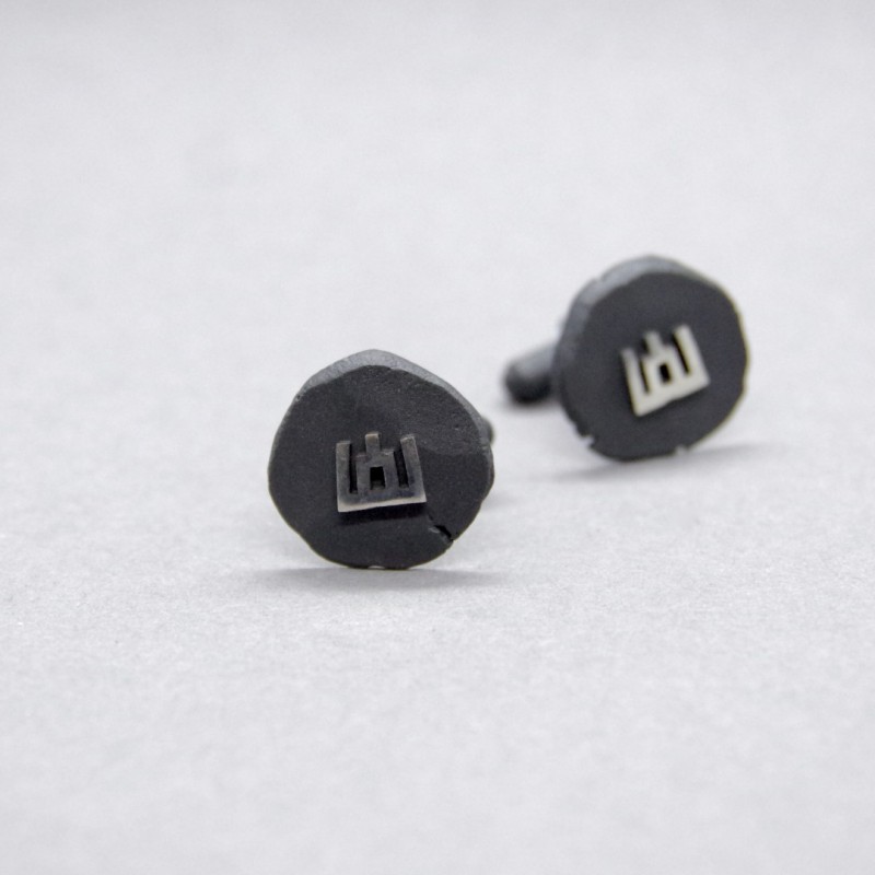 Sąsagos_Gedimino stulpai_Juodintas sidabras