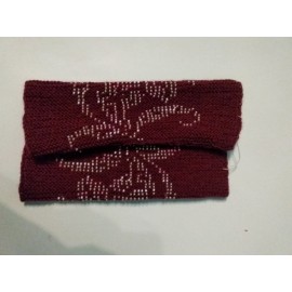 Riešinės bordo spalvos.