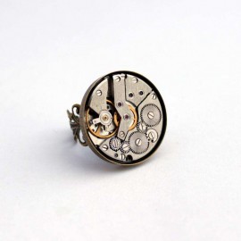 Steampunk stiliaus žiedas su laikrodžio mechanizmu
