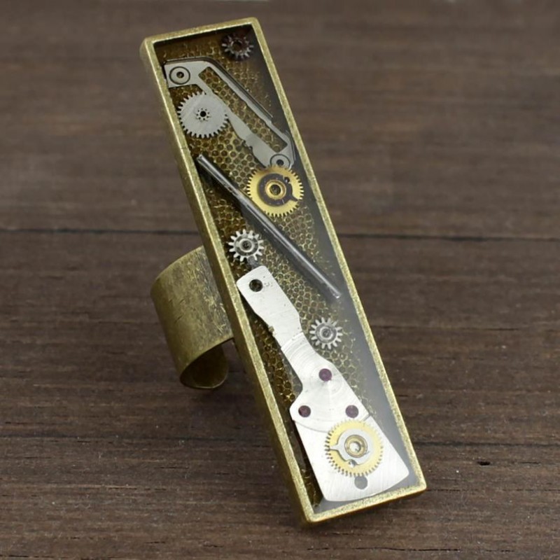 Steampunk stiliaus žiedas su laikrodžių detalėmis Steampunk stiliaus žiedas su laikrodžių detalėmis