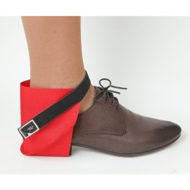 RAUDONA BATŲ APSAUGA DEŠINIAM BATUI