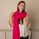 Ciklameno spalvos moheros šalis su alpakų vilna