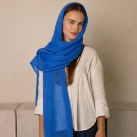 Ryškiai mėlynas moheros šalis su alpakų vilna Ryškiai mėlynas moheros šalis su alpakų vilna