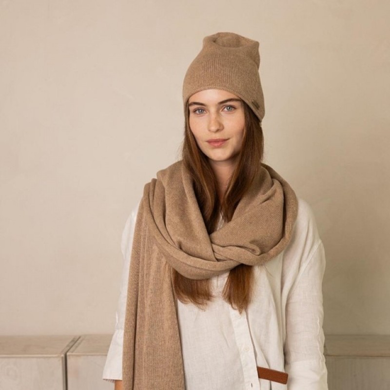 Smėlio spalvos komplektas su kašmyru ir šilku Smėlio spalvos komplektas su kašmyru ir šilku