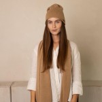 Latte spalvos komplektas su kašmyru ir šilku Latte spalvos komplektas su kašmyru ir šilku