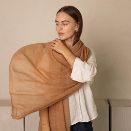 Camel spalvos moheros šalis su alpakų vilna