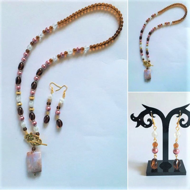 Auskarai ir kaklo vėrinys 