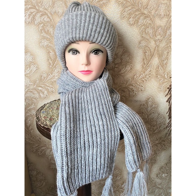 Alpakos ir vilnos komplektas. Kepurė ir šalikas  šviesiai pilkos spalvos