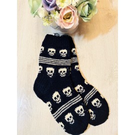 Vilnonės kojinės su kaukolėmis