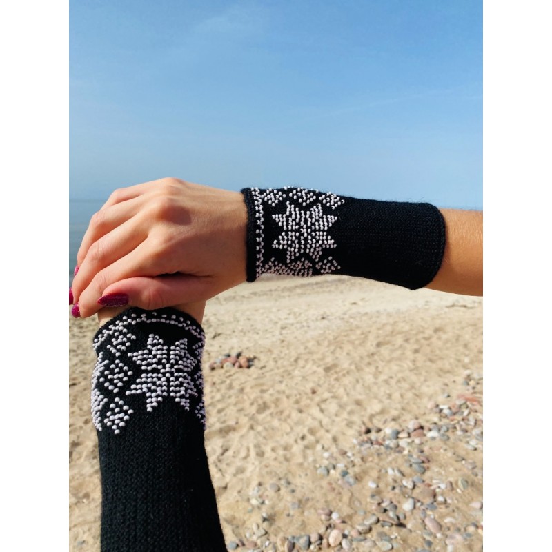 Riešinės juodos spalvos 15X8,5cm