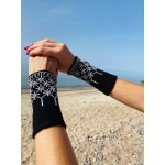 Riešinės juodos spalvos su ,,snaigių" raštu 15X7.5cm