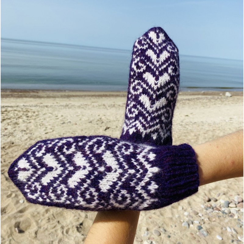 Megztos violetinės spalvos pirštinės 