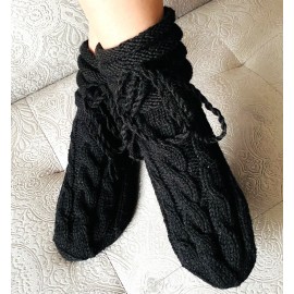 Megztos vilnonės kojinės-tapkutės su raišteliais