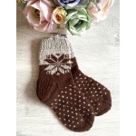 Megztos vilnonės kojinės rudos spalvos su pilku raštu