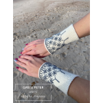 Riešinės baltos spalvos su hematito spalvos karoliukais 14X7,5cm Riešinės baltos spalvos su hematito spalvos karoliukais 14X7,5cm