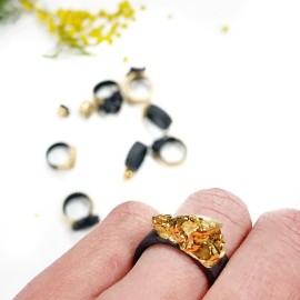 Juodo porceliano žiedas