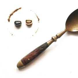 Mini keramikos auskarai "Prabangios kavos pupelės"