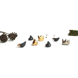 Juodo porceliano ir keramikos auskarai "Varnėnas ir aukso širdelė"