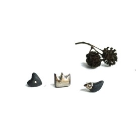 Juodo porceliano  auskarai "Varnėnas ir jo širdelė"