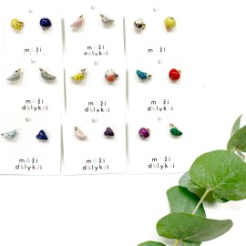 Mini keramikos auskarai "Žalias aukštukas ir jo alyvinis obuoliukas"