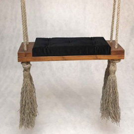 Medinės supynės-tamsi naktis