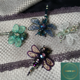 Segė "Alyvinis laumžirgis iš kruopyčių stalčiuko"