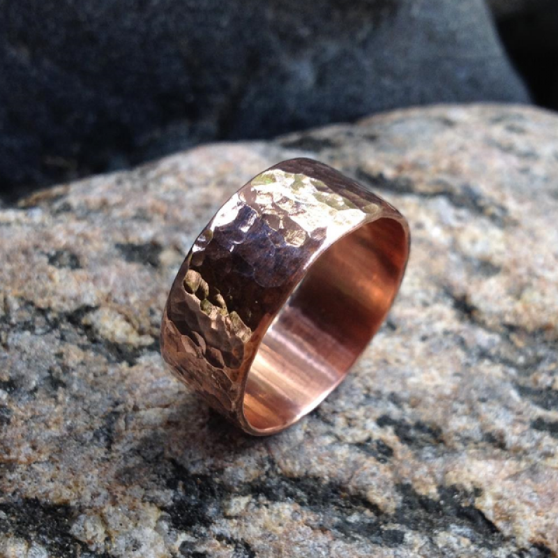 Varinis kalinėtas žiedas 8 mm pločio