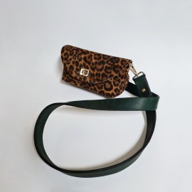 Odinė rankinė iš leopardo rašto odos