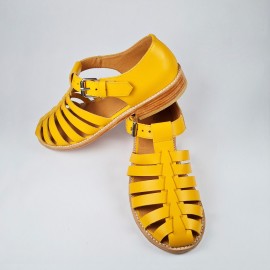 Rankų darbo odinės basutės geltonos spalvos