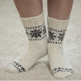 Baltos moteriškos kojinės su snaigėmis