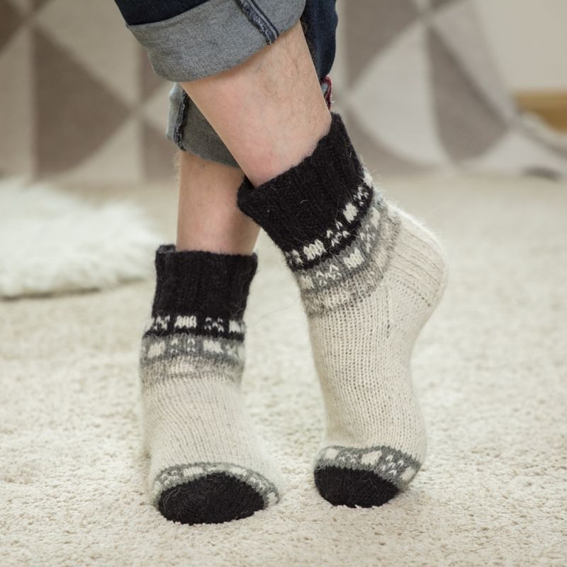 Baltos vyriškos kojinės su kvadratėliais