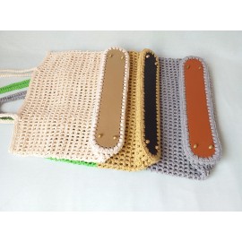 Rankinė per petį nerta 