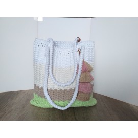 Rankinė per petį  nerta