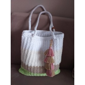 Rankinė per petį  nerta  Rankinė per petį  nerta