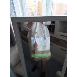 Rankinė per petį  nerta  Rankinė per petį  nerta