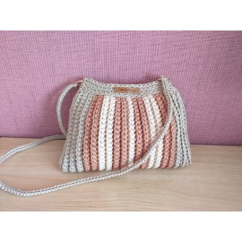 Rankinė per petį moterims