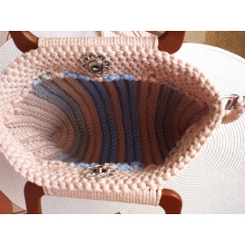 Rankinė nerta  Rankinė nerta