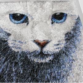 Siuvinėtas paveikslas " Baltas katinas" 24x39 cm su rėmeliu