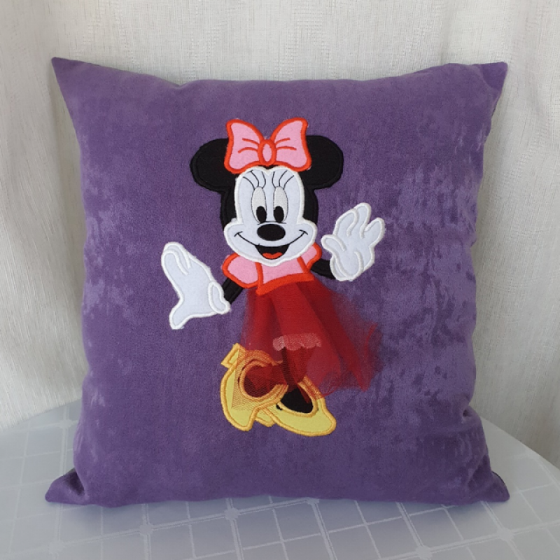 Siuvinėta pagalvė "Mikimause"